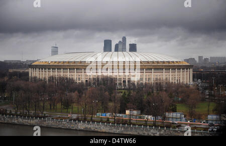 Vista su Luzhniki stadium nell' ambito della UEFA Champions League gruppo B corrisponde il CSKA Mosca vs VfL Wolfsburg a Mosca, Russia, 25 novembre 2009. Foto: Peter Steffen Foto Stock