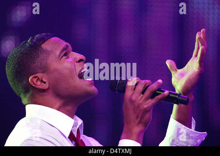 Jimmie Wilson come Barack Obama suona presso un'anteprima del musical "Speranza" a Offenbach, Germania, 19 novembre 2009. Il musical ritrae Obama la storia e gli avvenimenti sociali e di avvenimenti in una comunità multiculturale in Chicago. "Speranza" si premiere a Francoforte sul Meno il 17 gennaio 2010. Foto: Marius Becker Foto Stock