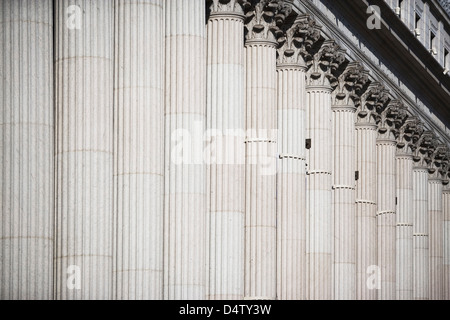 Colonne di edificio ornato Foto Stock