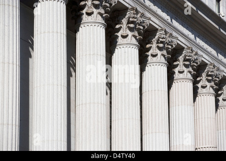 Colonne di edificio ornato Foto Stock