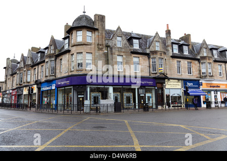 Bearsden Cross vicino a Glasgow con Drymen strada sulla sinistra e la Strada Romana sulla destra, Scotland, Regno Unito Foto Stock