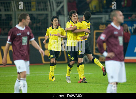 Bundesliga tedesca, 5 giorno di giocare il gioco Borussia Dortmund contro 1. FC Kaiserslautern avviene al Signal Iduna Stadium di Dortmund, Germania, il 22 settembre 2010. Dortmund (L-R) Shinji Kagawa, Mats Hummels e Nuri Sahin allietare dopo Hummels' 3-0 obiettivo. Foto: Bernd Thissen Foto Stock