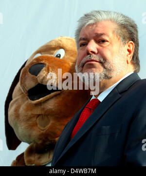 Stato federale Renania Palatinato il Primo Ministro Kurt Beck (R) eroga un discorso durante un rally per la conservazione degli animali nei rifugi Berlino, Germania, 24 settembre 2010. Foto: Wolfgang Kumm Foto Stock