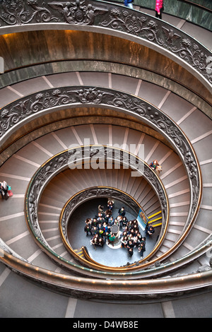 Scala a chiocciola in uscita per i Musei Vaticani, Roma, Italia Foto Stock