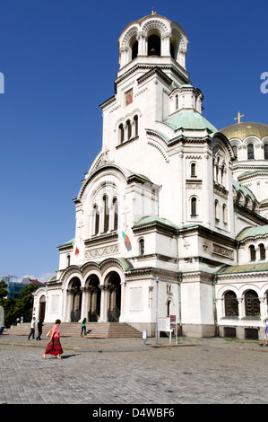 Sofia. La Bulgaria. La Aleksander Nevski Memorial Church adornati con oro laden cupole e il simbolo più famoso di Sofia. Foto Stock