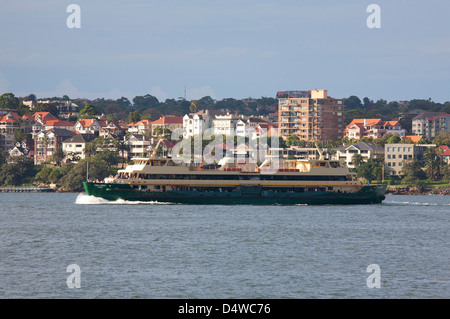 Sydney Harbour traghetto "Collaroy' Manly passando il North Shore inferiore di Sydney Australia Foto Stock