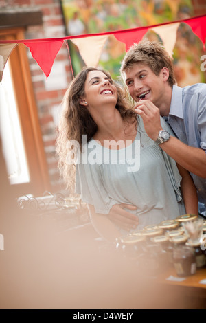 Paio di negozi di generi alimentari Foto Stock