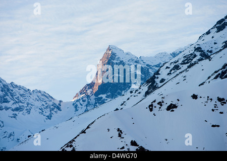 Vista aerea di montagne innevate Foto Stock