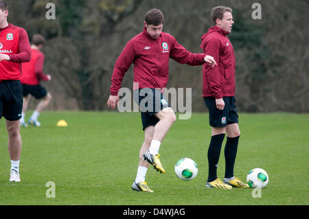 Cardiff, Galles, UK. Xix Marzo 2013. Ben Davies di Swansea City training con il Galles squadra di calcio al Vale Hotel e Resort passo avanti di loro internazionale con la Scozia durante il fine settimana. Credito: Phil Rees / Alamy Live News Foto Stock