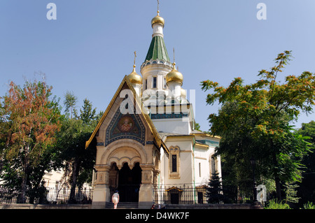 Sofia. La Bulgaria. Vista la suggestiva chiesa di San Nicola, conosciuta anche come la chiesa russa. Foto Stock