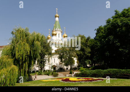 Chiesa di San Nicola, conosciuta anche come la chiesa russa. Adornata con scintillante di cupole dorate. Sofia. La Bulgaria. Foto Stock