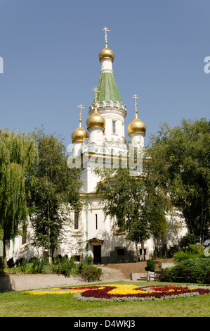 Sofia. La Bulgaria. Vista la suggestiva chiesa di San Nicola, conosciuta anche come la chiesa russa. Foto Stock
