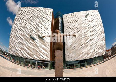 Firma di Titanic building museum belfast titanic quarter attrazione turistica Foto Stock