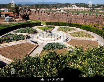 Il giardino botanico di pareti racchiuso SILVES PORTOGALLO Foto Stock