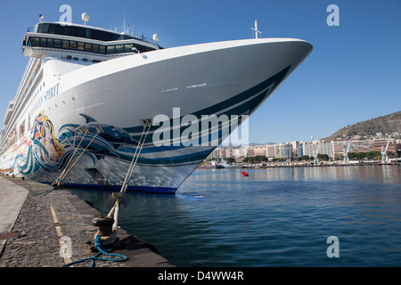 Norwegian Spirit NCL Cruise liner nel porto e ormeggiato al porto di Tenerife, Puerto Los Cristianos, Isole Canarie, Spagna. Foto Stock