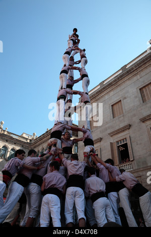 Festes de la Merce, Castellers (Menschentuerme) a Placa de Sant Jaume, Barri Gotic, Barcellona, Spagna Foto Stock