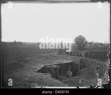 Questa fotografia di Mathew Brady della guerra civile mostra una ferrovia situata a due miglia a sud-ovest di Atlanta, con il Federal Fort #7 visibile sullo sfondo. L'immagine evidenzia il posizionamento militare durante il conflitto. Foto Stock