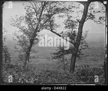 Una fotografia della guerra civile che mostra la vista di Orchard Knob da Missionary Ridge, Tennessee, scattata nel 1864 da Mathew Brady. Quest'area fu il luogo di importanti combattimenti durante la battaglia di Chattanooga. Foto Stock