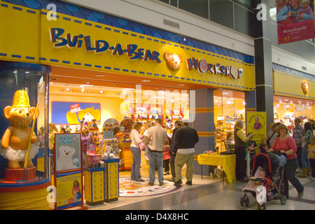 Creare un orsacchiotto di peluche e altri animali imbalsamati al build-un-Bear officina! Il Mall of America MOA Bloomington MN Minnesota USA Foto Stock