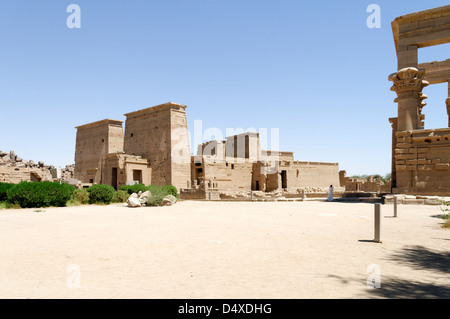 L'Egitto. Vista del tempio di Iside a Philae (Isola di Agilkia) nel lago Nasser vicino a Aswan. Foto Stock