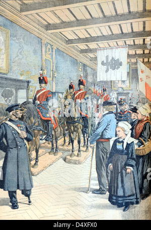I visitatori o la visita al Museo Militare al Musée de l'Armée Les Invalides o L'Hôtel national des Invalides Parigi (Dic 1903) Foto Stock