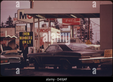 Lo Stato dell'Oregon è stato il primo a passare ad un sistema di dispari e persino numeri durante la crisi della benzina nell'autunno e nell'inverno di 1973-7...02/1974 Foto Stock