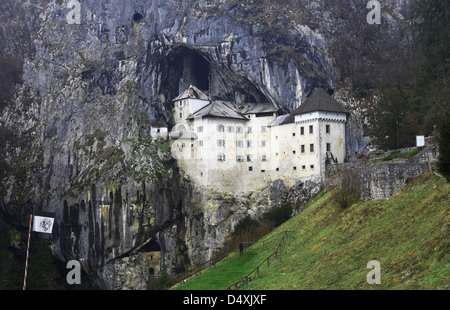 Esterno del castello Predjama Slovenia Foto Stock