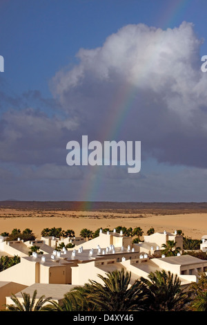 ARCOBALENO SOPRA CORRALEJO. PARCO NATURALE CORRALEJO. FUERTEVENTURA ISOLE CANARIE. Foto Stock