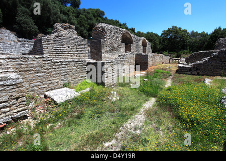 Rovine della colonia romana di edifici antichi, Butrinto, Sito Patrimonio Mondiale dell'UNESCO, Butrinto Parco Nazionale, Saranda District, Sud Foto Stock