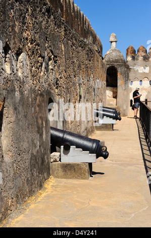 Fortificazioni a Fort Jesus sull isola di Mombasa, in Kenya, Africa orientale Foto Stock