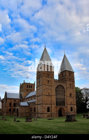 Southwell Minster in primavera, Southwell città mercato, Nottinghamshire, England, Regno Unito Foto Stock