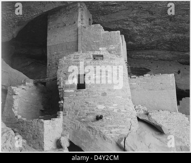 Una fotografia di Ansel Adams che mostra una sezione del Cliff Palace al Mesa Verde National Park, Colorado, scattata nel 1941. Foto Stock