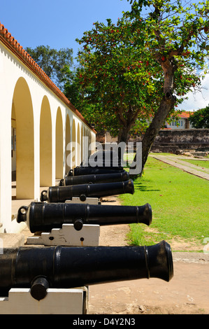 Edifici interni a Fort Jesus sull isola di Mombasa, in Kenya, Africa orientale Foto Stock