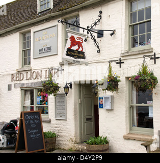 Il Red Lion Inn Pub Cricklade, una piccola città nel Wiltshire, Inghilterra REGNO UNITO Foto Stock