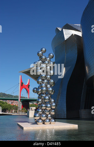 Il Museo Guggenheim e La Salve bridge. Bilbao Euskadi, Spagna. Foto Stock