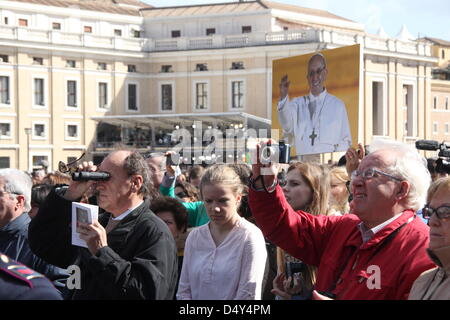 Vaticano, Roma, Italia. Xix Marzo 2013. Messa inaugurale del Papa Francesco in piazza San Pietro in Vaticano, Roma, Italia. Credito: Gari Wyn Williams / Alamy Live News Foto Stock