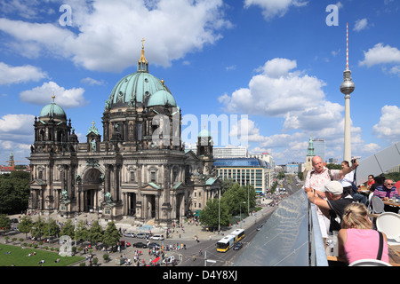 Berlino, Germania, vista del Berliner Dom e la Torre della TV Foto Stock