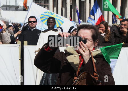 Vaticano, Roma, Italia. Xix Marzo 2013. Messa inaugurale del Papa Francesco in piazza San Pietro in Vaticano, Roma, Italia. Credito: Gari Wyn Williams / Alamy Live News Foto Stock