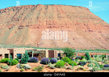 Case in Kayenta comunità in Ivins, Utah, si fondono con il deserto circostante paesaggio Foto Stock