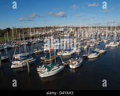 Lymington fiume e marina Inghilterra Hampshire REGNO UNITO Foto Stock