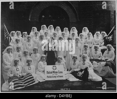 Gruppo di infermieri polacchi reclutati con gli sforzi del presidente della Croce Bianca polacca, Madame Helena Paderewski. Foto Stock