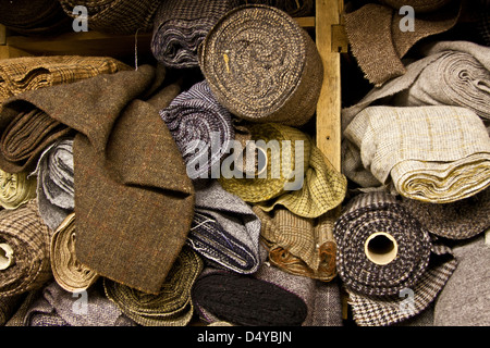 Bulloni di Harris Tweed tessuto al telaio di Lewis Center di Stornoway isola di Lewis, Ebridi Esterne, Scozia, Foto Stock