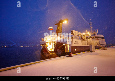 Russo pescherecci con reti da traino pelagiche Pesca barca alferas fuori di murmansk legato fino al porto di Tromso Norvegia troms europa Foto Stock