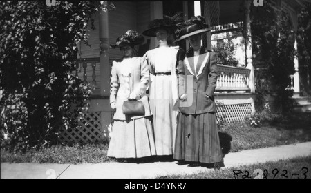 Fotografia di Bess Wallace con due signore non identificato, ca. 1908 Foto Stock