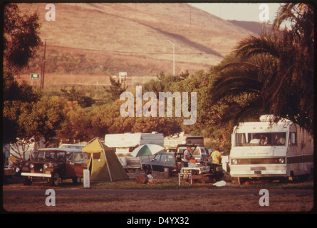 Camper a Refugio membro spiaggia di Santa Barbara County in California, a nord di Los Angeles, Giugno 1975 Foto Stock