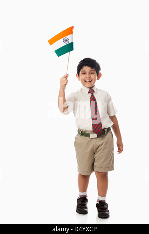 Scolaro tenendo una bandiera indiana Foto Stock
