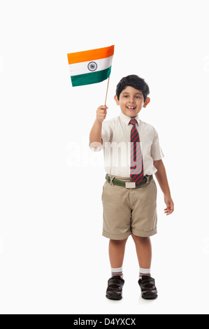 Scolaro tenendo una bandiera indiana Foto Stock