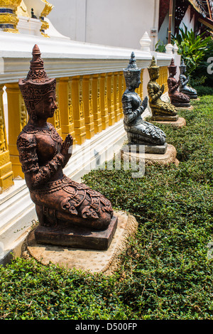 Thepha tempio thailandese statue Foto Stock