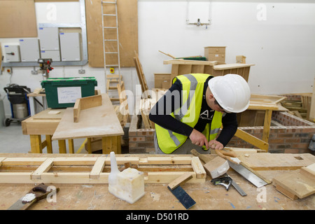 Costruzione e lavori di falegnameria di corso presso Cardonald college di Glasgow. Foto Stock