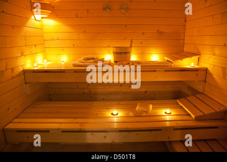 Interno di una sauna finlandese Foto Stock